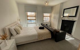A Lovely Three Bedroom House In Windsor